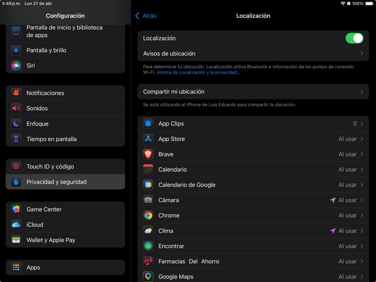 Pantalla de Configuracion de iOS mostrando Privacidad y seguridad y la lista de apps en Localizacion